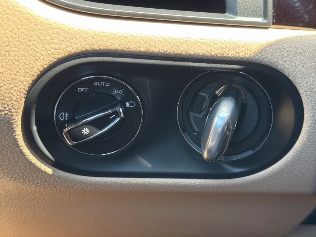 Used 2021  Porsche Base image 28