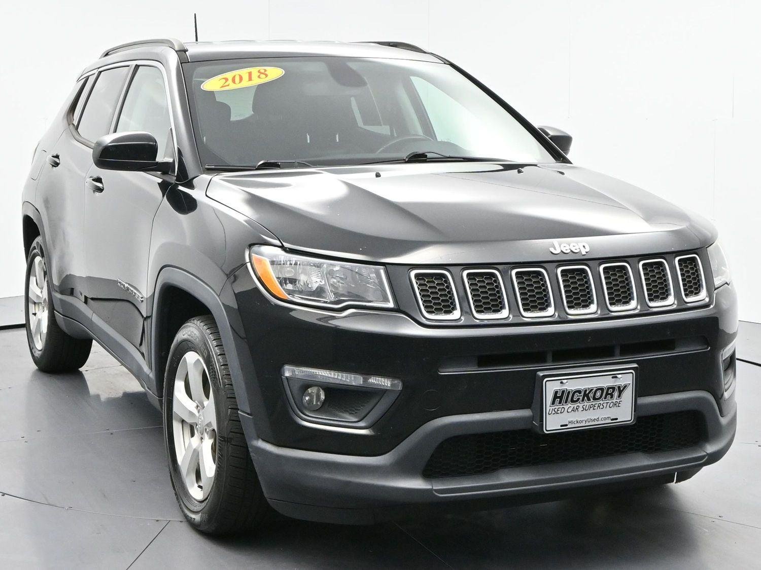 Used 2018 Diamond Black Crystal Pearlcoat Jeep Latitude image 2