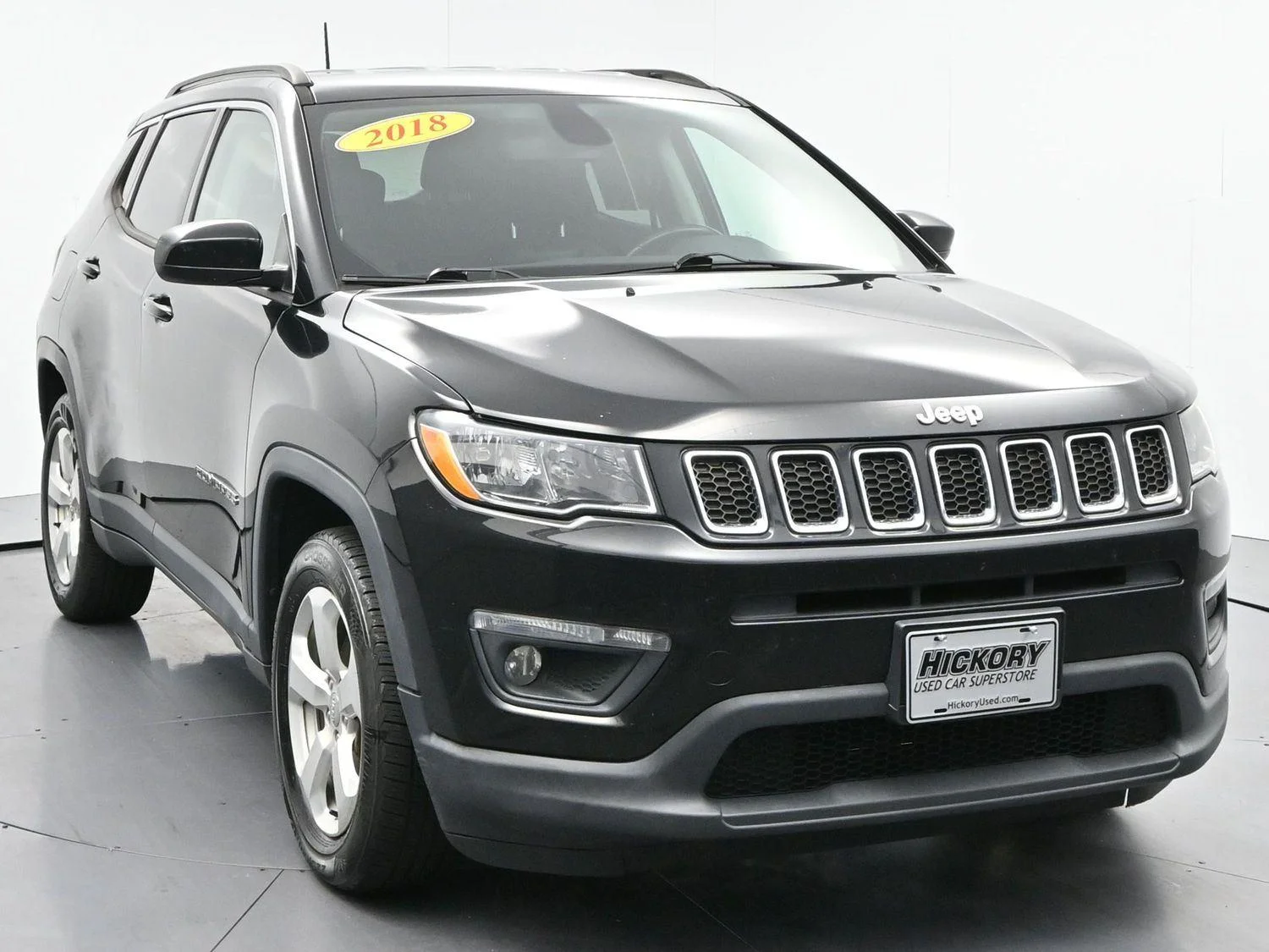 Used 2018 Diamond Black Crystal Pearlcoat Jeep Latitude image 2