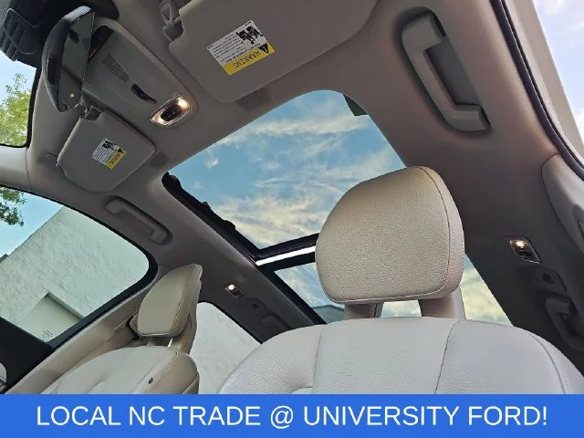 Used 2017 White Volvo T6 Momentum image 26
