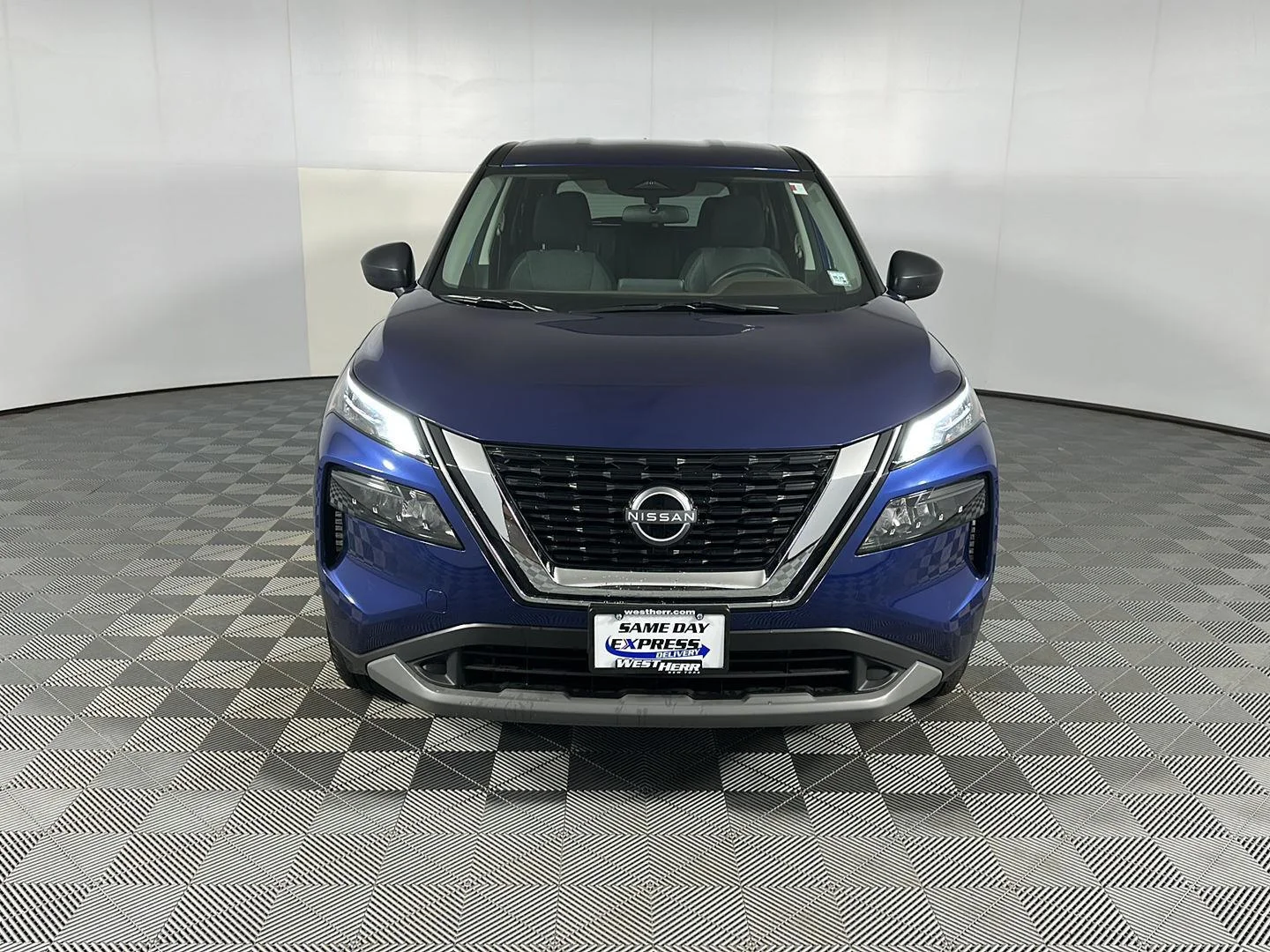 Used 2022 Caspian Blue Metallic Nissan S image 15