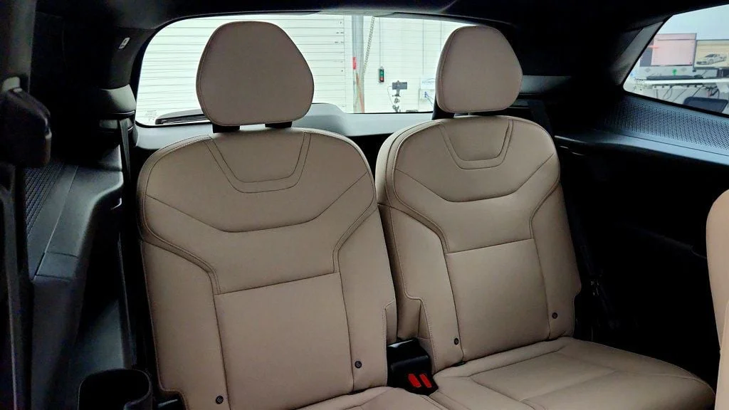 Used 2025 Mulberry Metallic Volvo Twin Motor Performance Ultra 6-Seater w/ Bowers & Wilkins Audio image 22