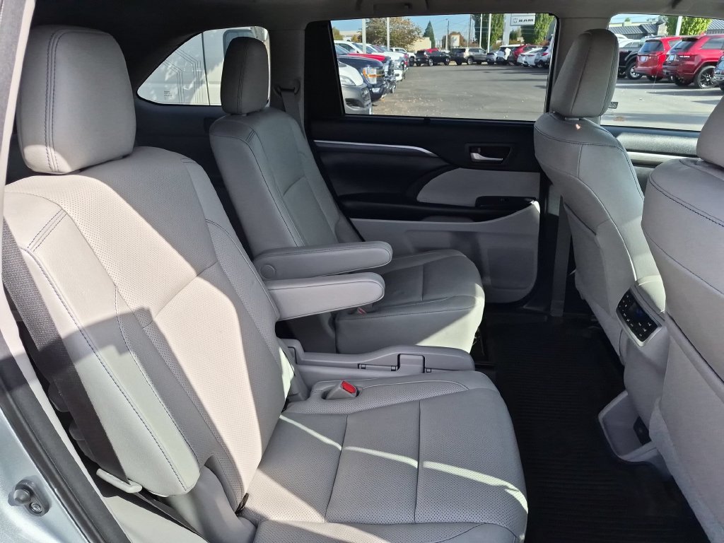 Used 2018 Silver Toyota Limited Platinum image 27