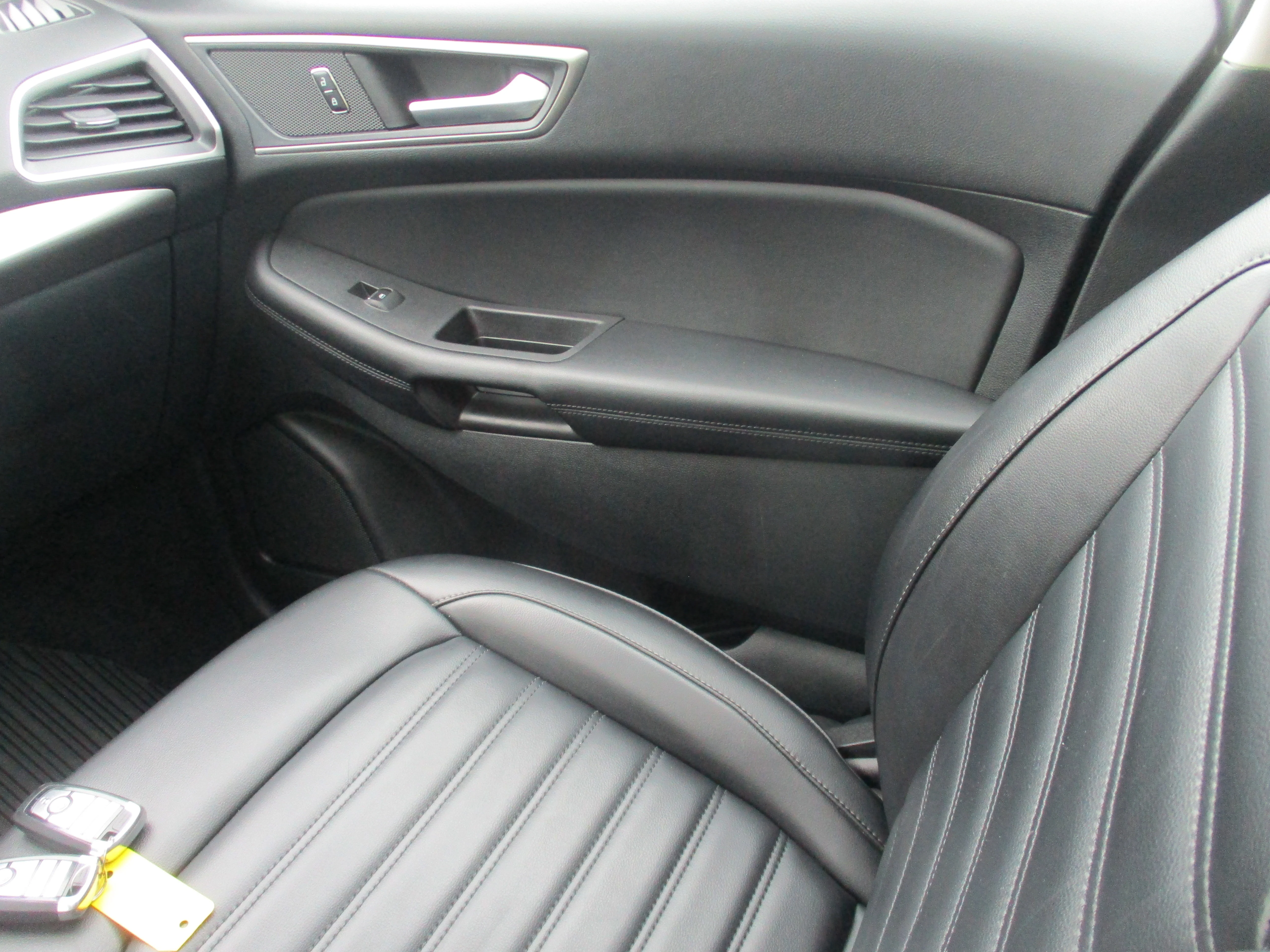Used 2023 Agate Black Metallic Ford SEL image 20