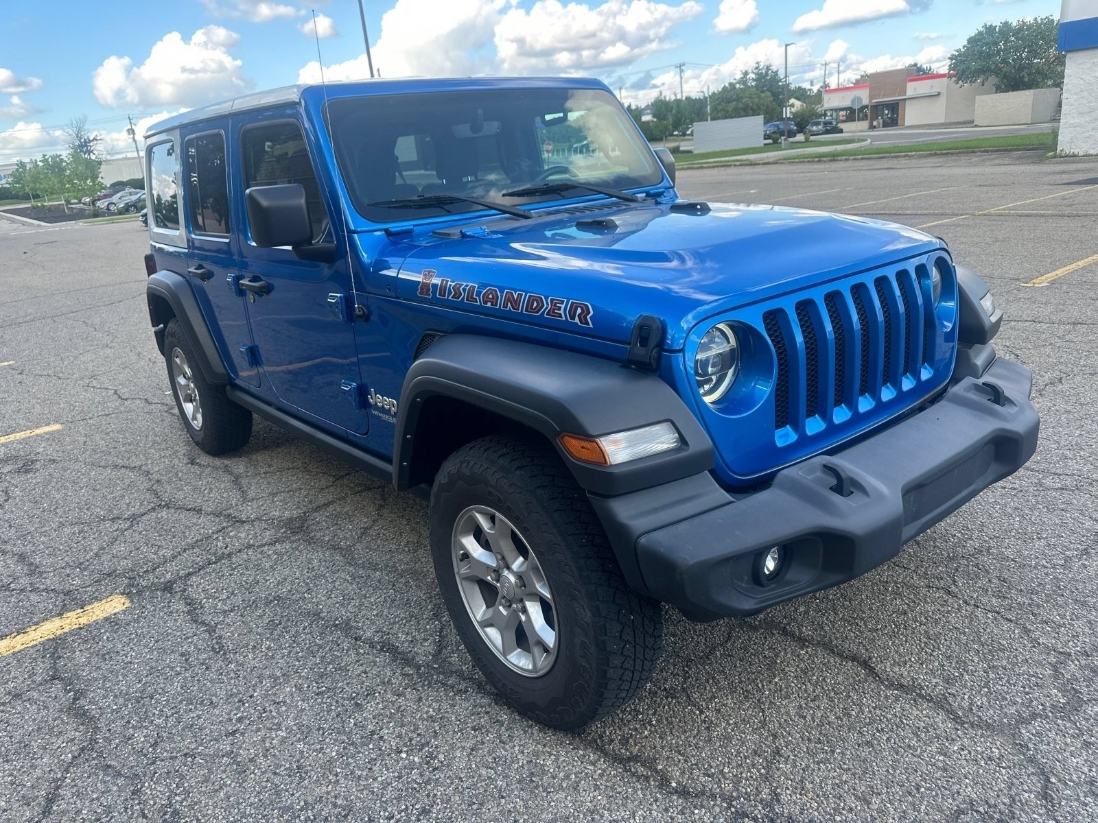 Used 2021 Hydro Blue Pearlcoat Jeep Unlimited Islander image 17
