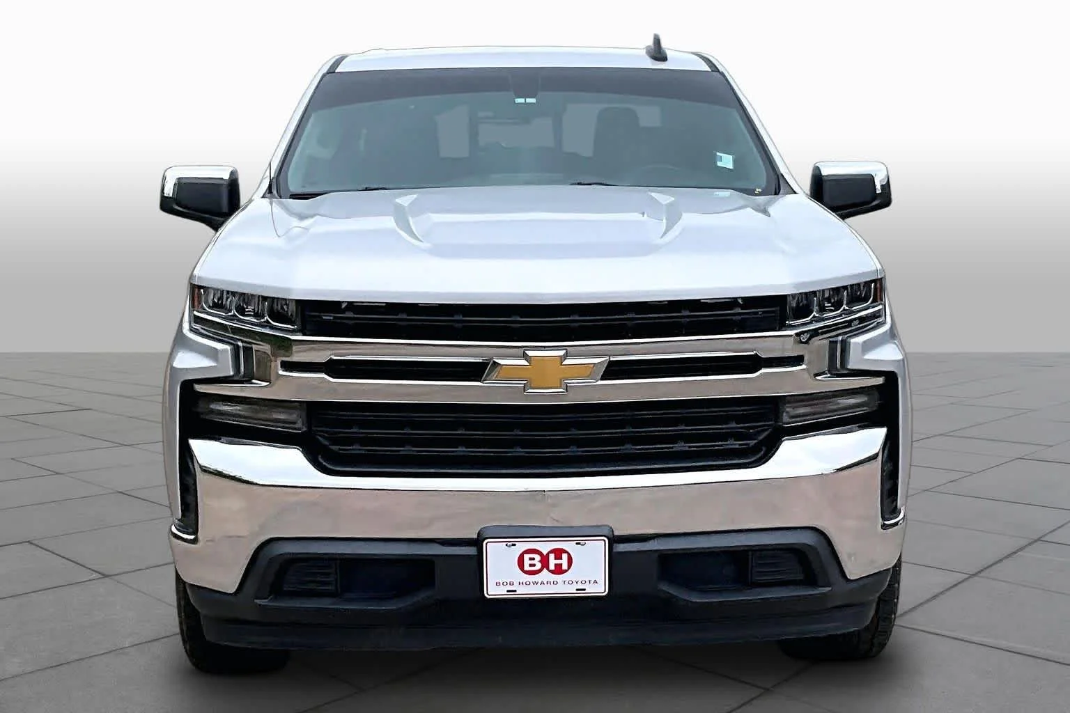 Used 2020 Silver Ice Metallic Chevrolet LT image 4