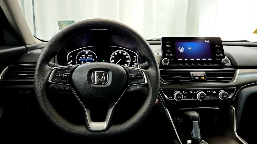 Used 2020  Honda LX image 26