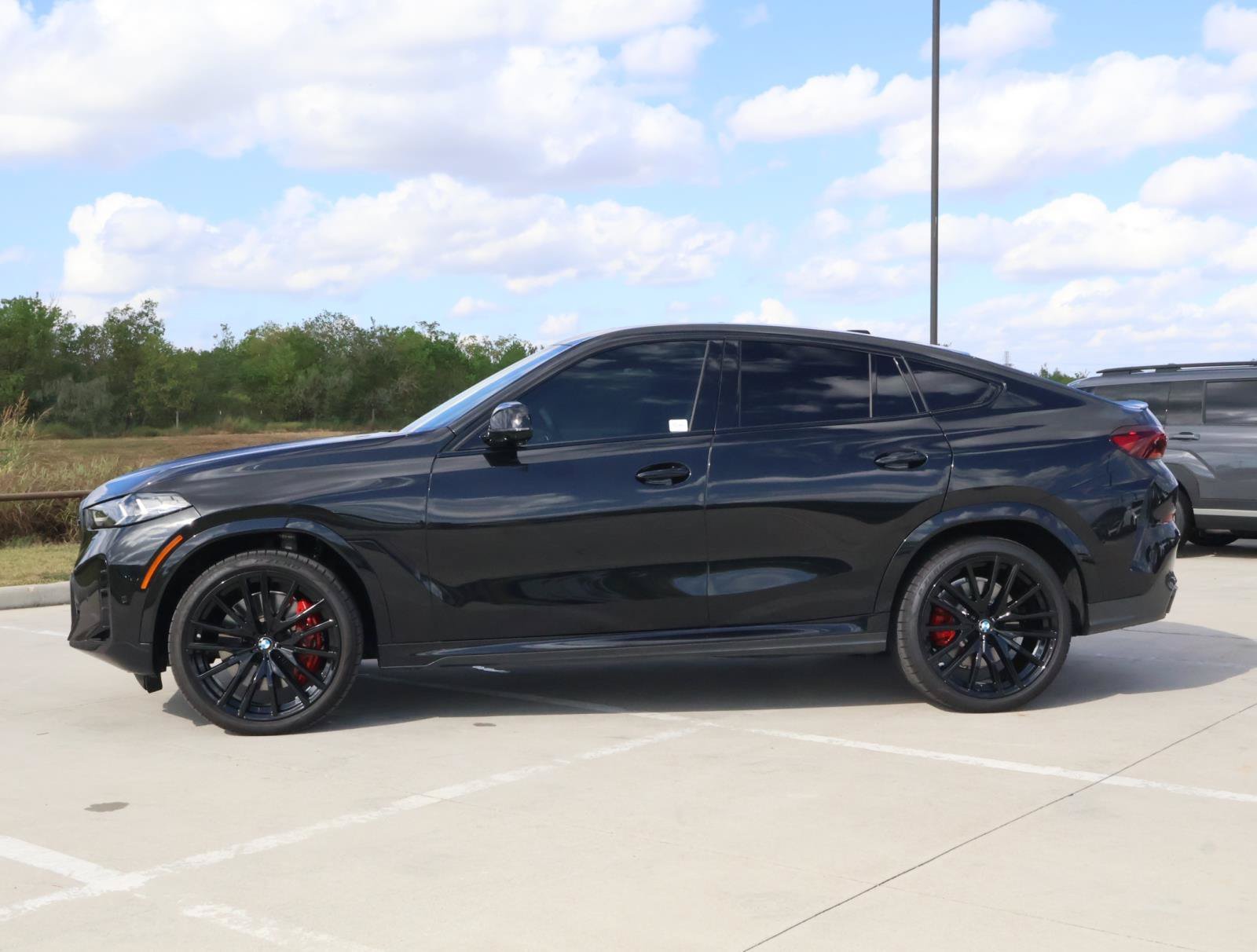 Used 2025 Black Sapphire Metallic BMW M60i image 2