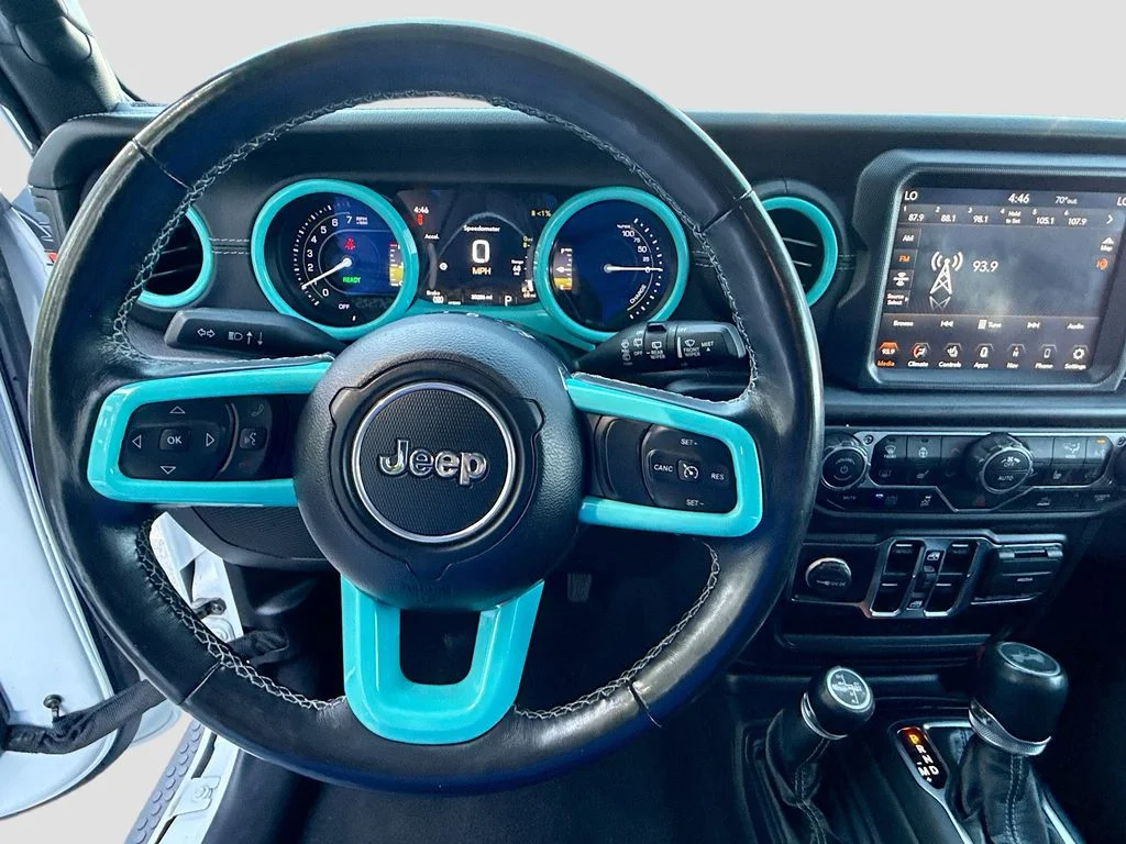 Used 2022 Bright White Clearcoat Jeep Unlimited Sahara image 11