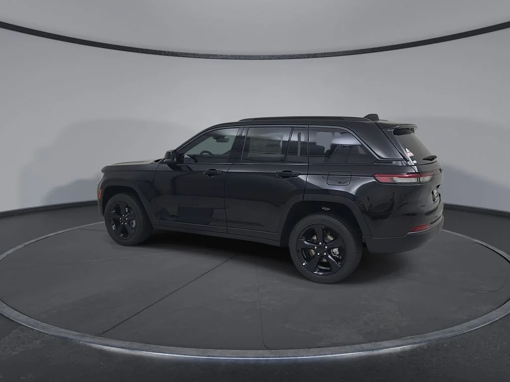 New 2026 Diamond Black Crystal Pearlcoat Jeep Limited image 10