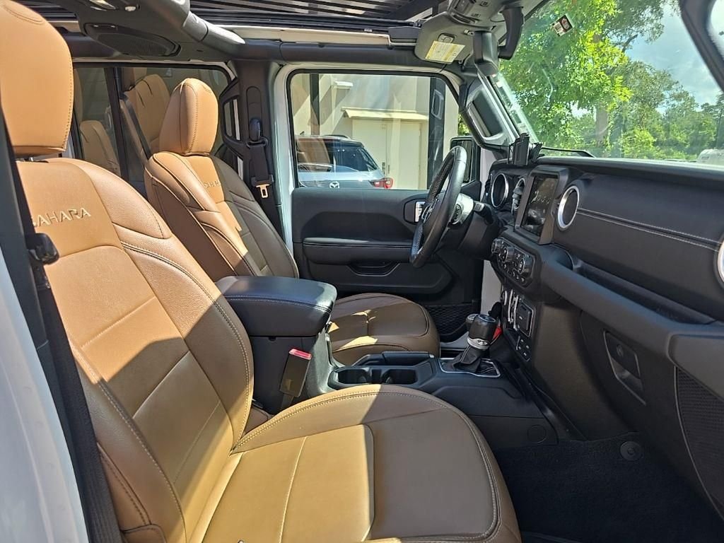 Used 2023 White Jeep Sahara image 33