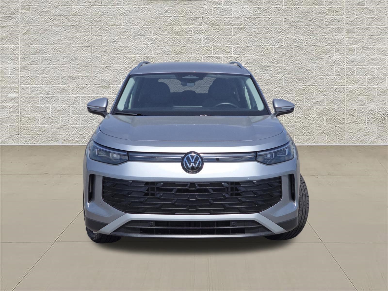 New 2025 Pyrite Silver Metallic Volkswagen SE image 2
