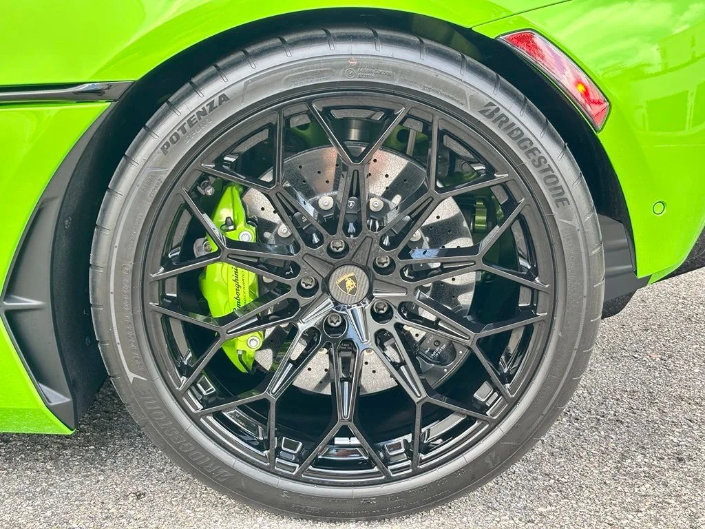 Used 2026 Verde Selvans Metallic Lamborghini  image 16