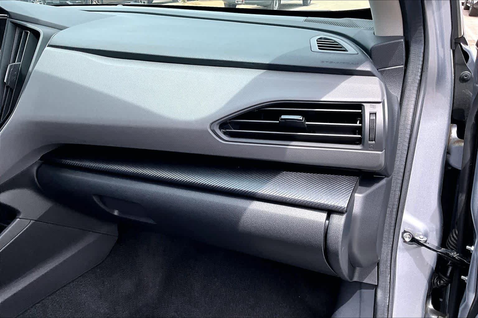 Used 2025 Ice Silver Metallic Subaru Limited image 19