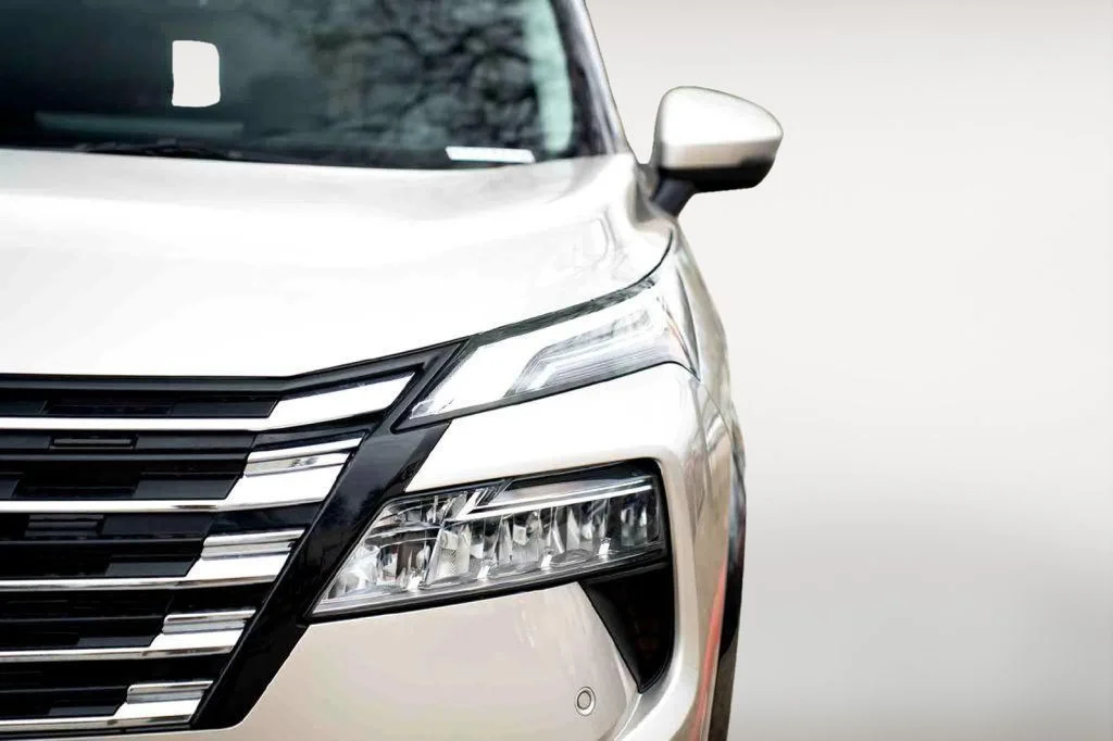 New 2026 Gold Nissan Platinum image 8
