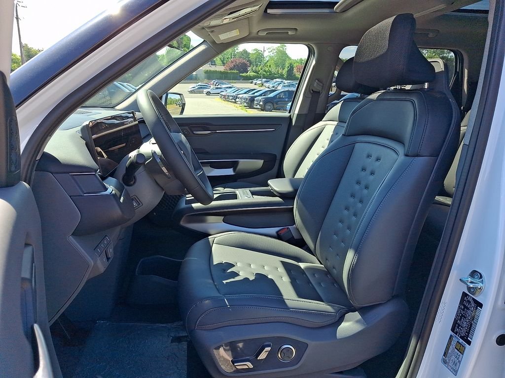 New 2026 Glacial White Pearl Kia Wind AWD image 6