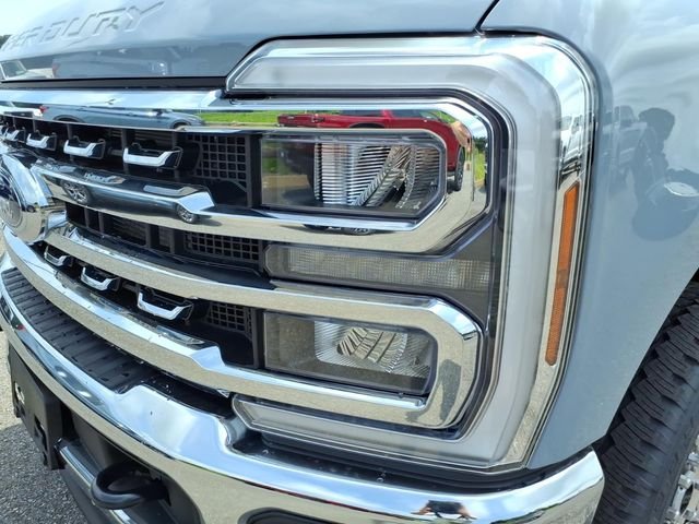 New 2026 Glacier Gray Metallic Tri-Coat Ford Lariat image 4