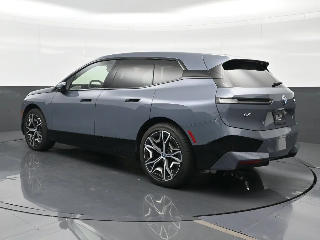 Used 2024 Gray BMW xDrive50 image 2