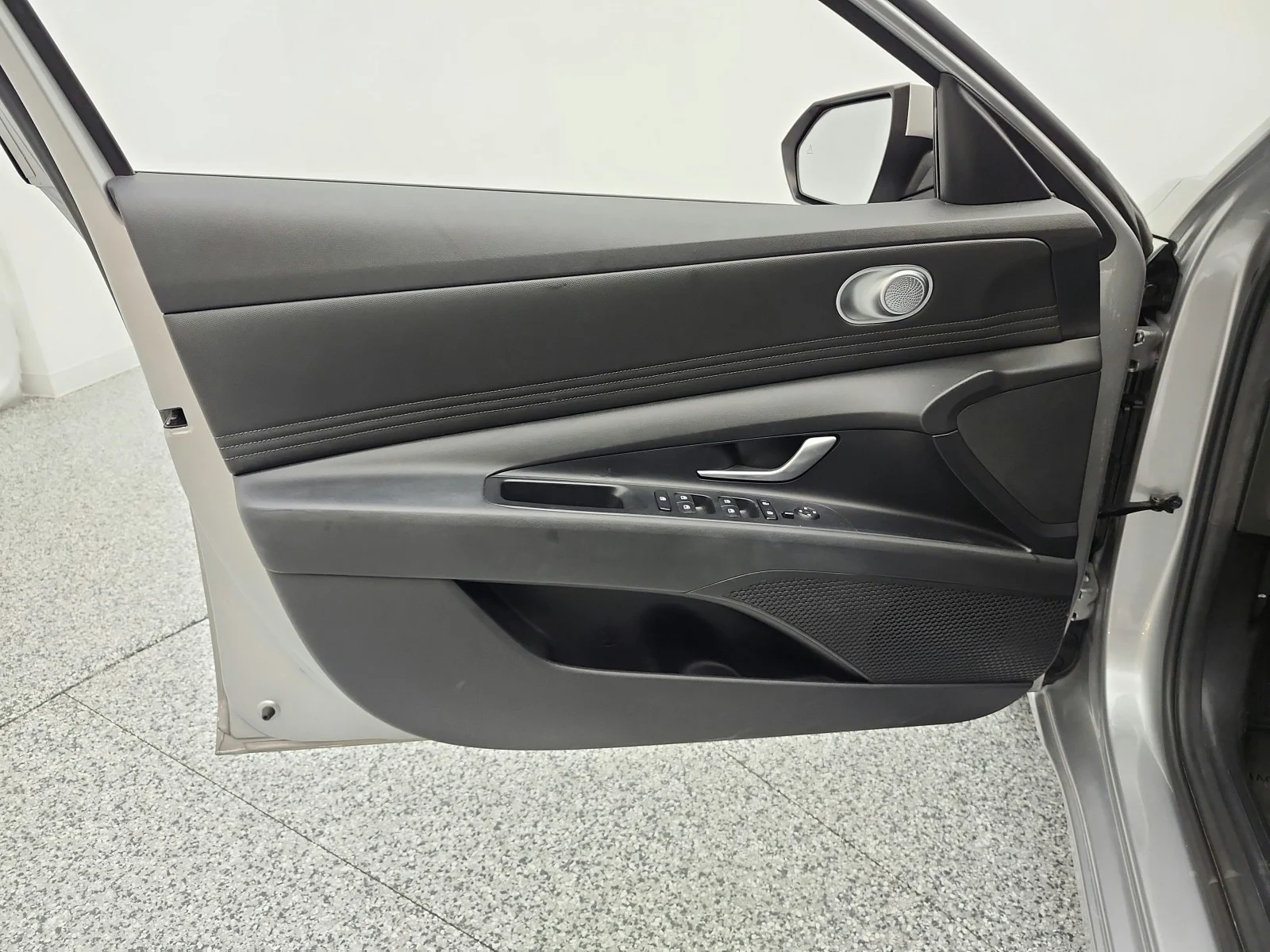 Used 2021 Shimmering Silver Pearl Hyundai SEL IVT image 12