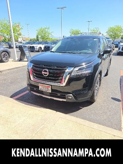 2022 Nissan Pathfinder Platinum 4WD's photo