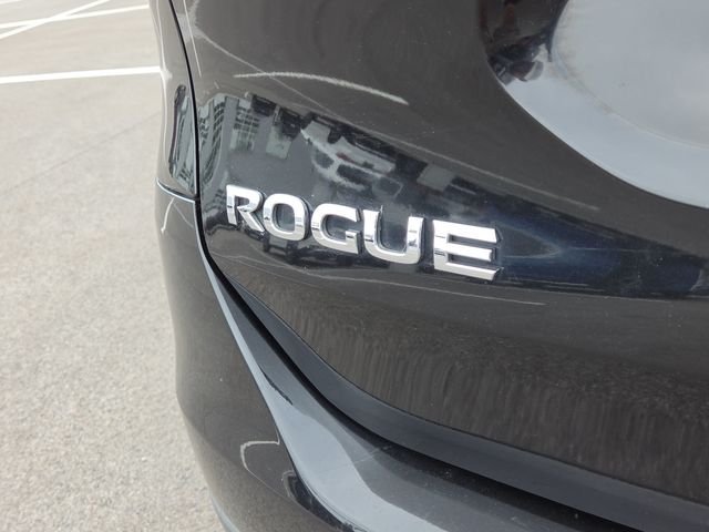Used 2016 Black Nissan SV image 30