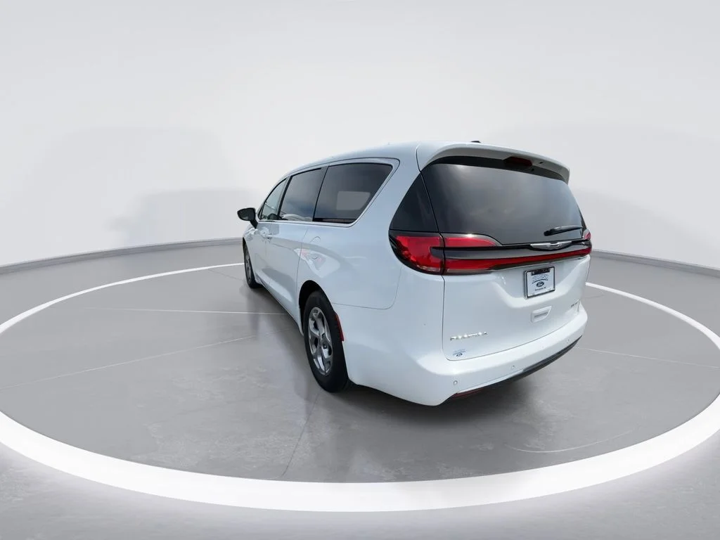 Used 2024 White Chrysler Limited image 6