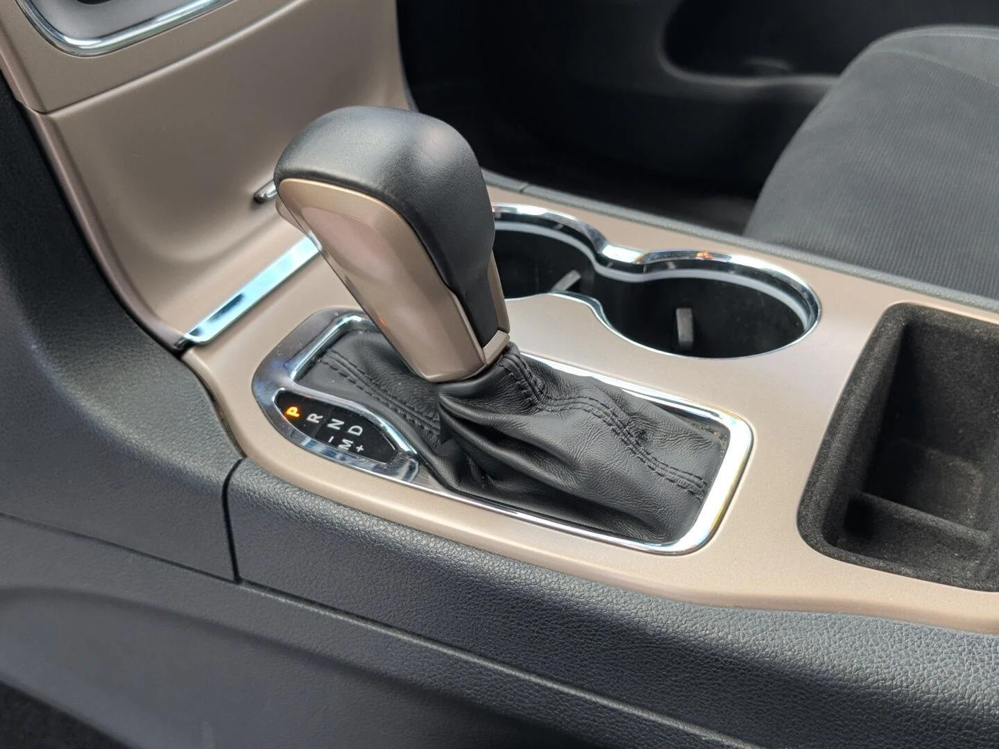 Used 2016 White Jeep Laredo image 24