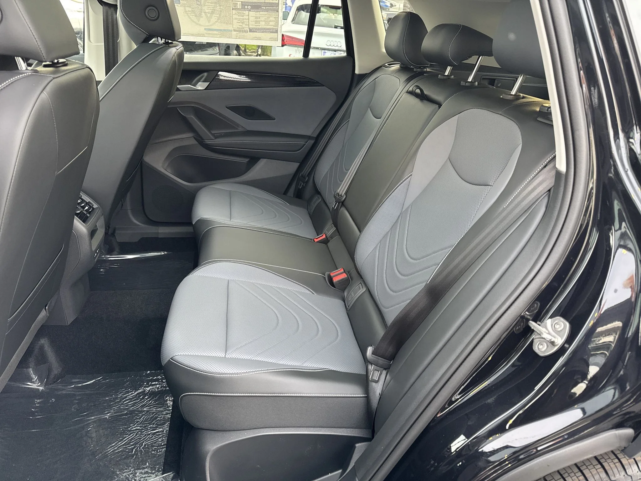 New 2026 Deep Black Pearl Volkswagen SE image 31