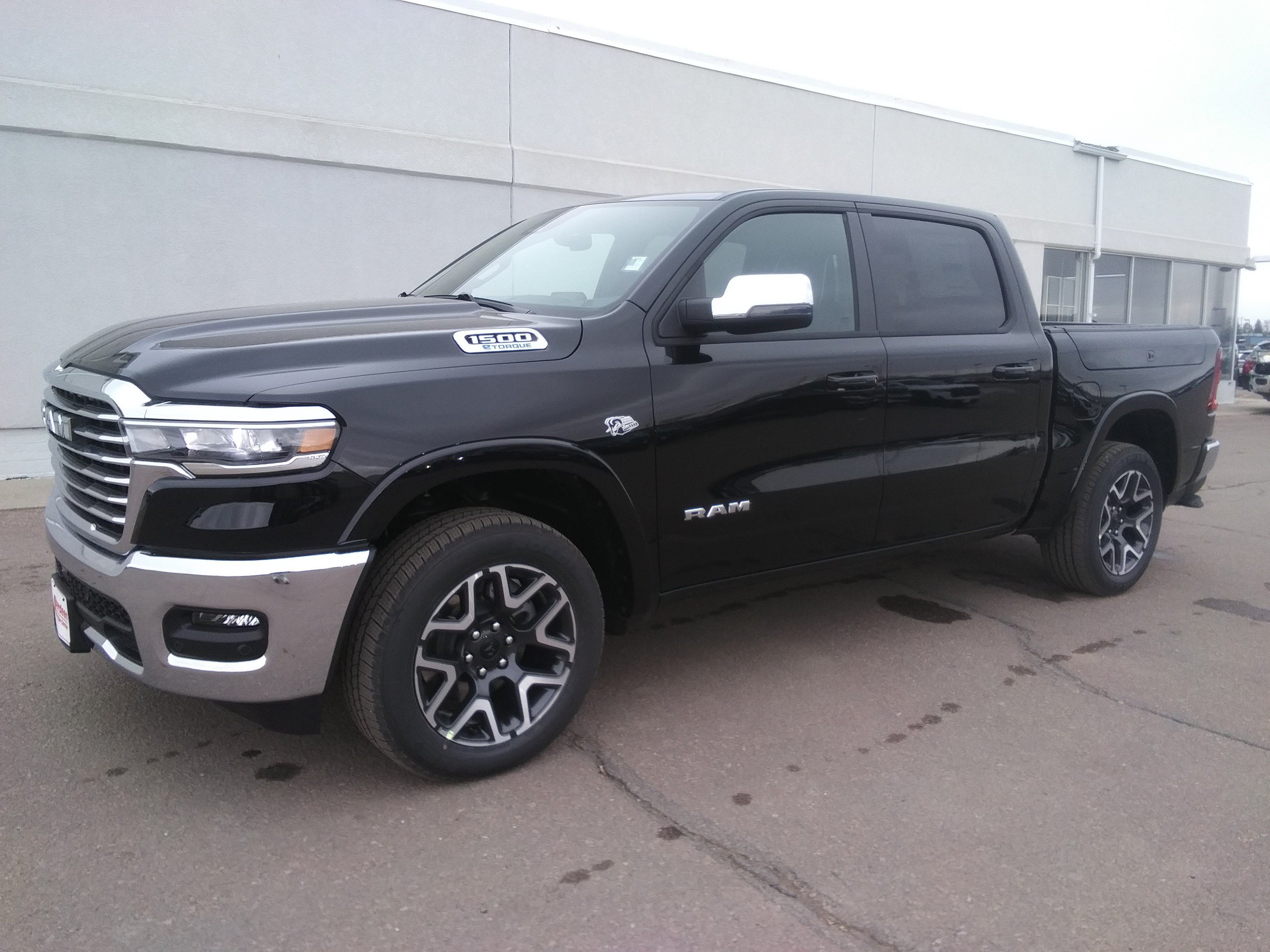 New 2026 Diamond Black Crystal Pearl-Coat Exterior Paint RAM Laramie image 2