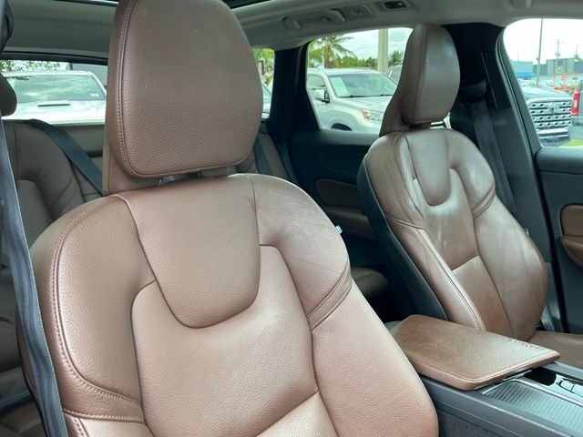 Used 2019 White Volvo T5 Momentum image 43