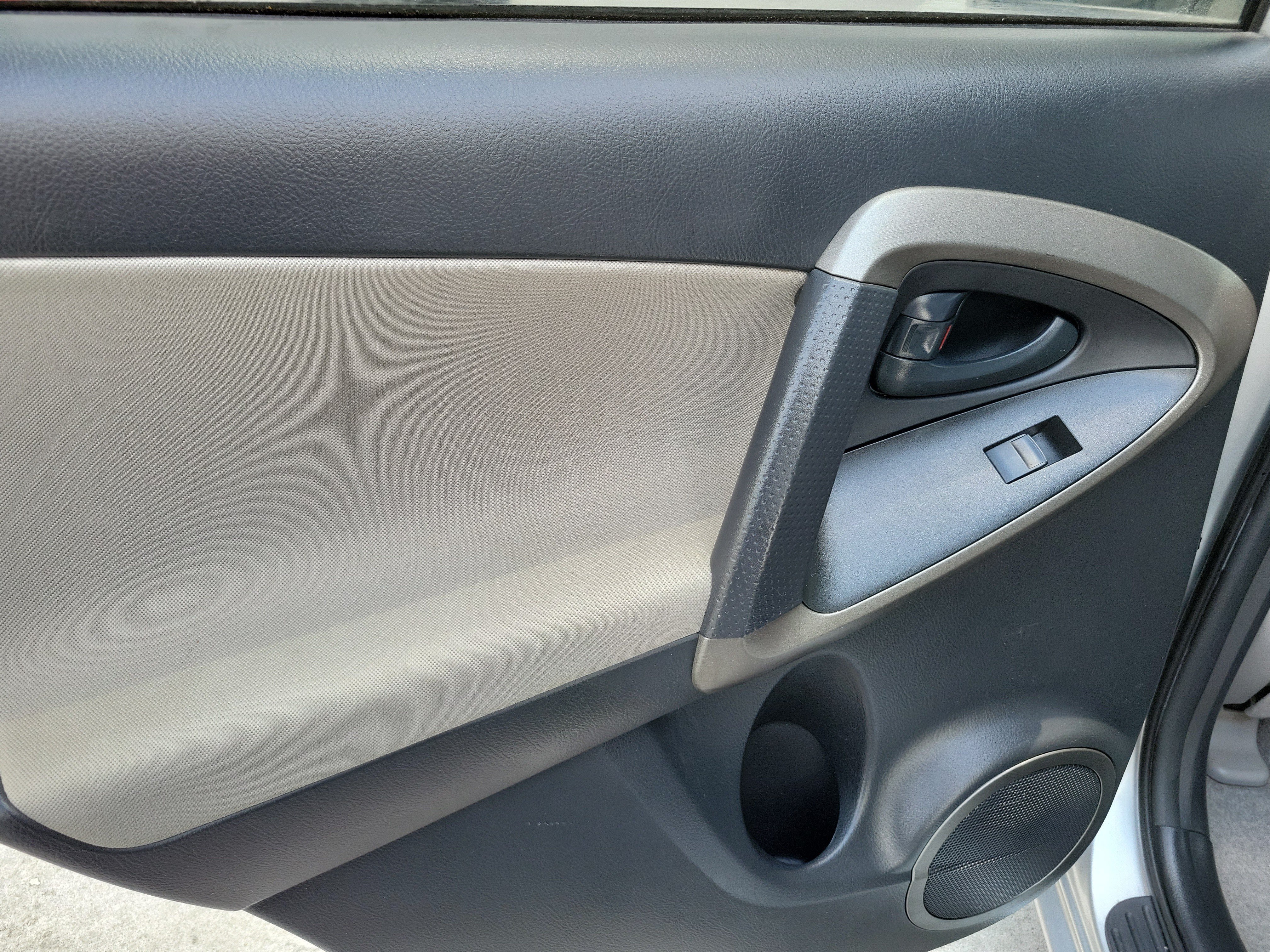Used 2011 Classic Silver Metallic Toyota Base image 11