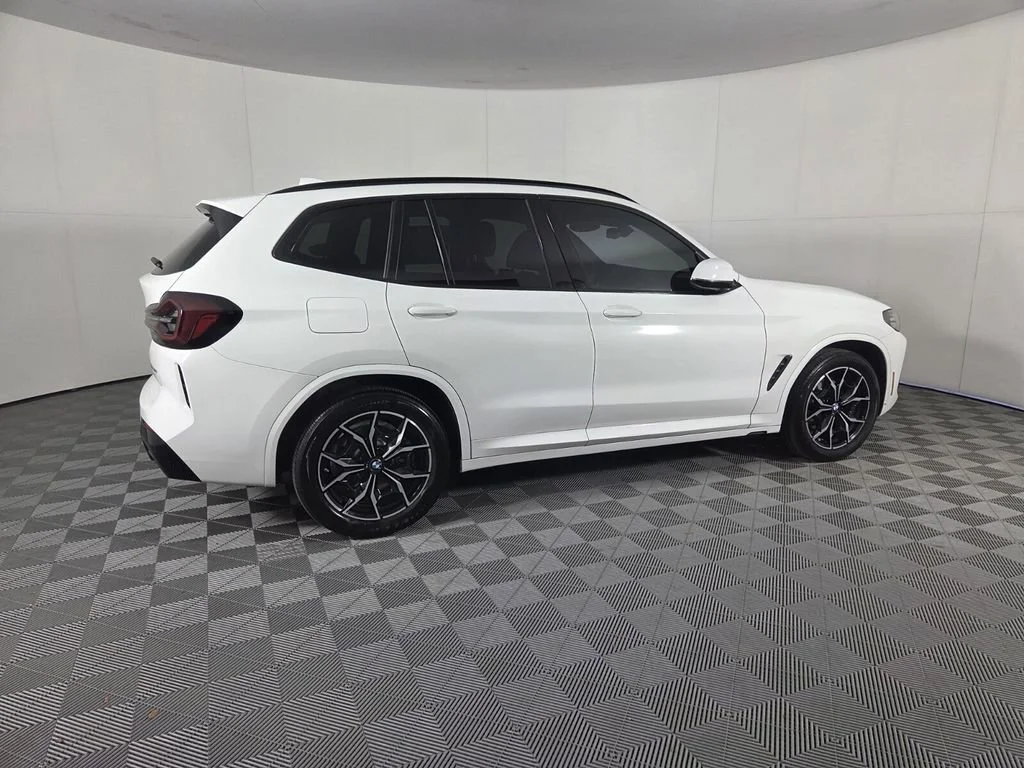 Used 2024 Alpine White BMW sDrive30i image 5