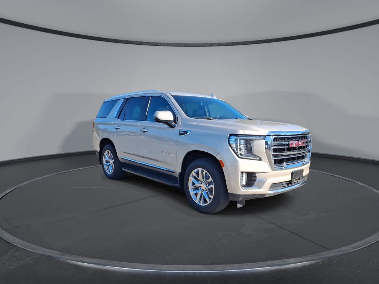 Used 2022 Pearl Beige Metallic GMC SLT image 2