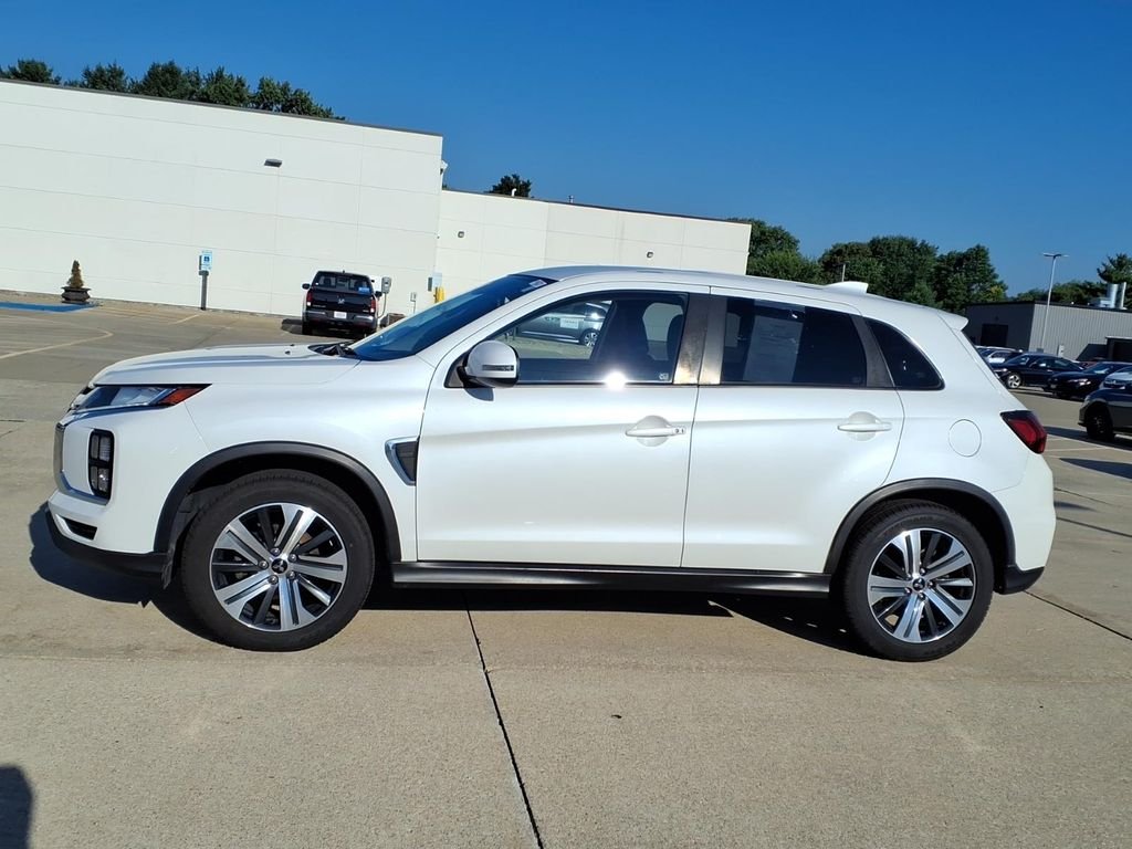 Used 2021 Alloy Silver Metallic Mitsubishi 2.0 SE image 2