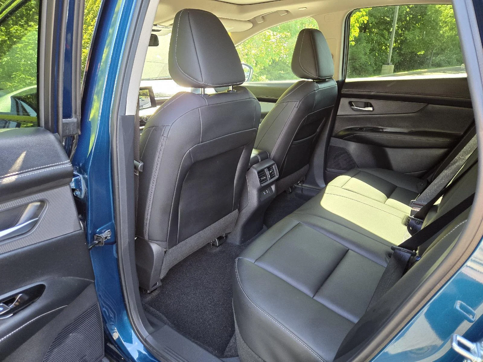 Used 2025 Aurora Blue Pearl Metallic Nissan SL image 27