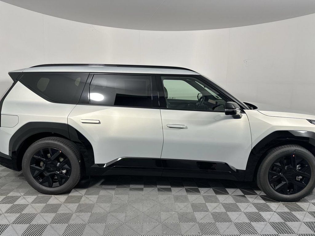 New 2026 Ivory Silver Kia Land AWD image 18