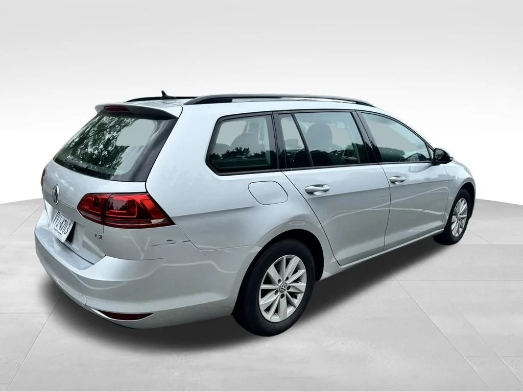 Used 2017 Silver Volkswagen  image 4