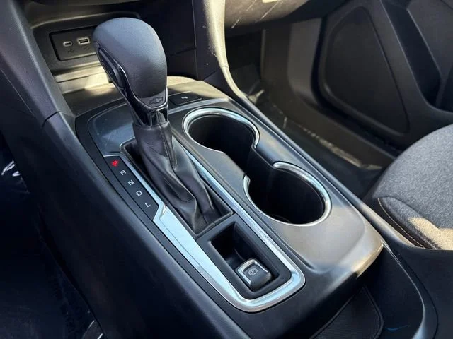 Used 2024 Summit White Chevrolet LT image 27