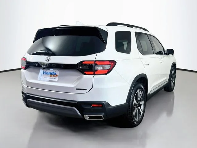 Certified Used 2025 Platinum White Pearl Honda 2WD Touring image 22