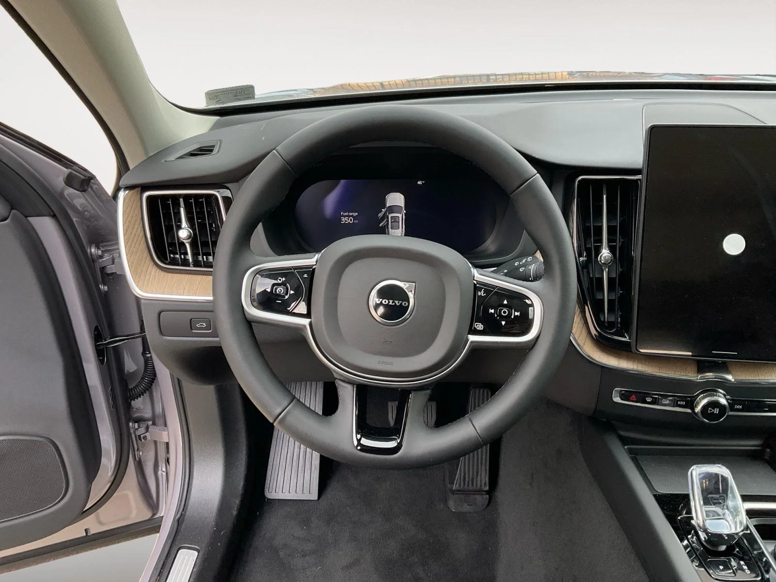 2026 Volvo XC60 Plus - Photo 12