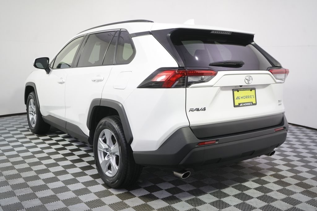 Used 2020 Super White Toyota XLE image 4