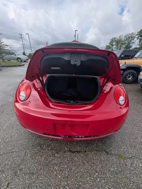 Used 2008 Red Volkswagen SE image 14