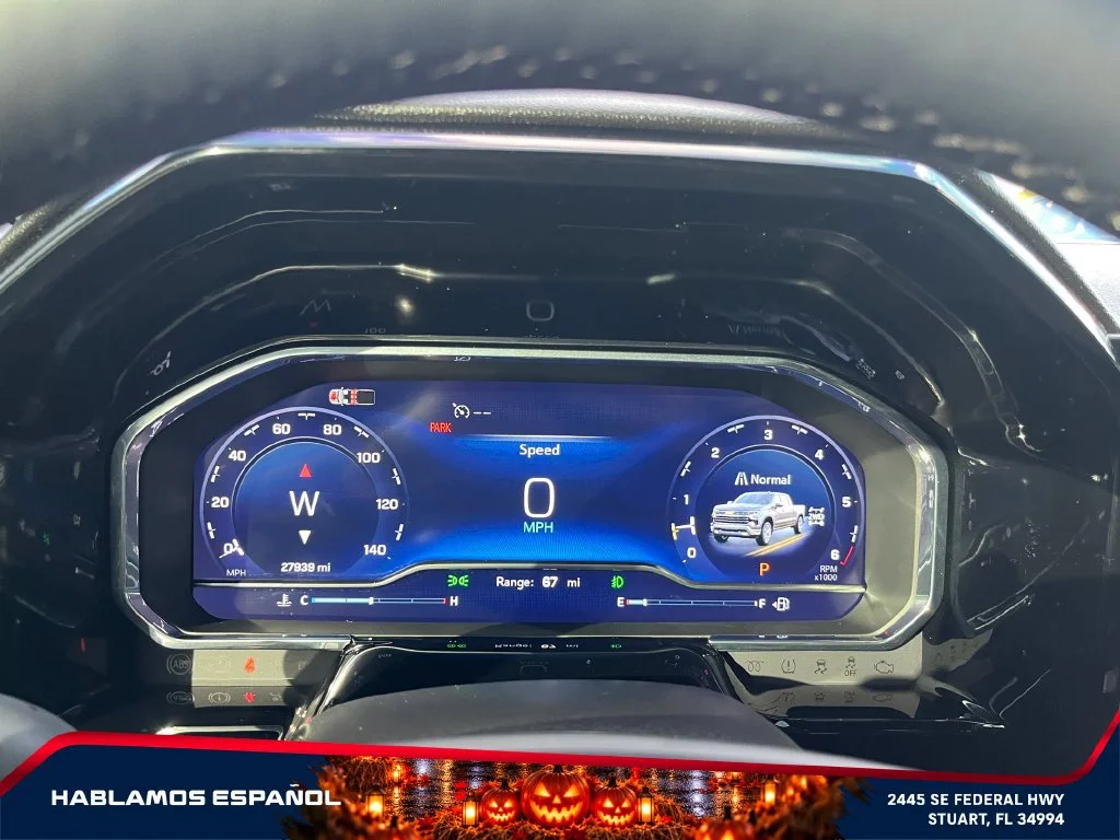 Used 2025 Summit White Chevrolet RST image 27