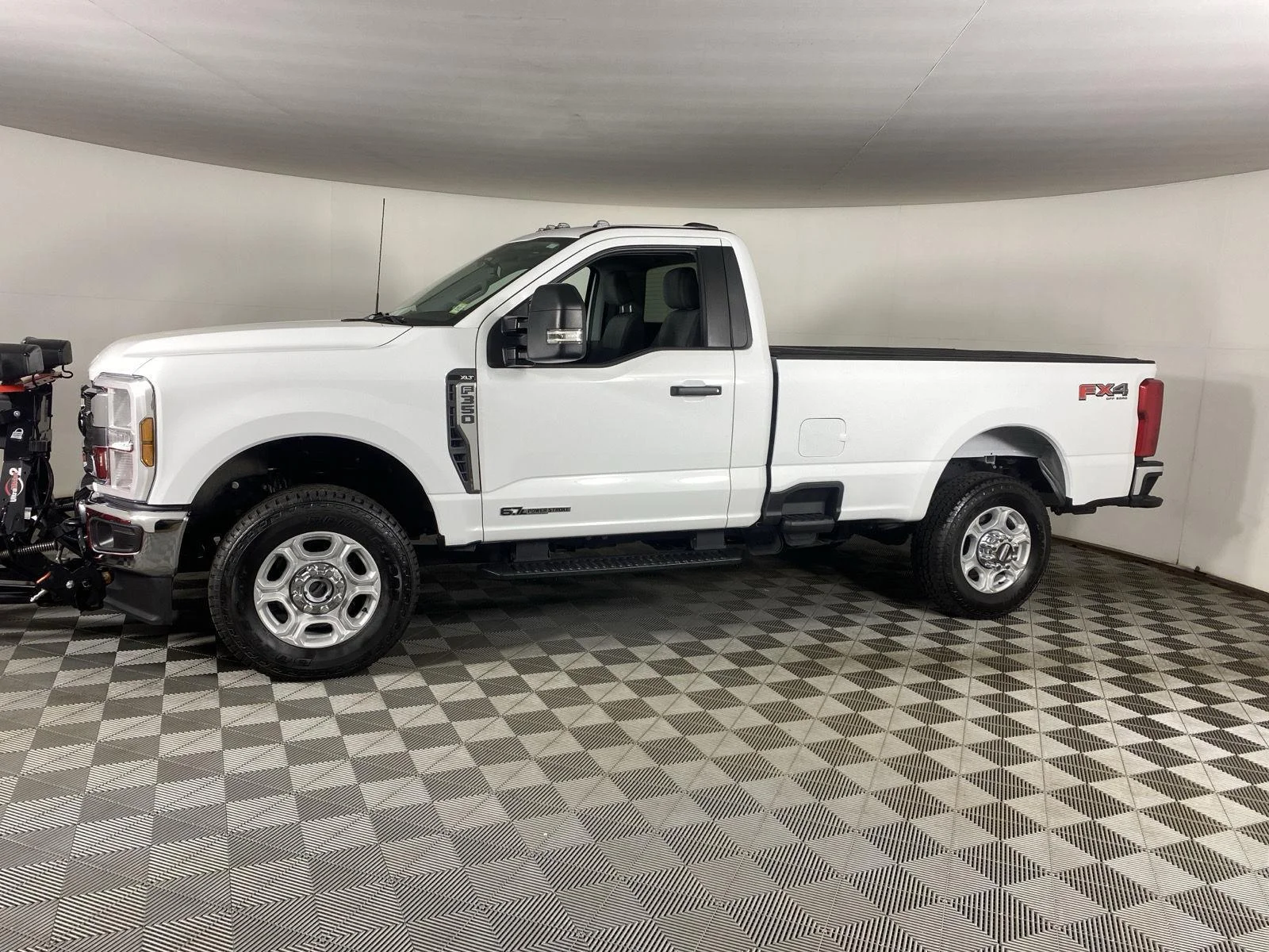 Used 2025 Oxford White Ford XLT image 8
