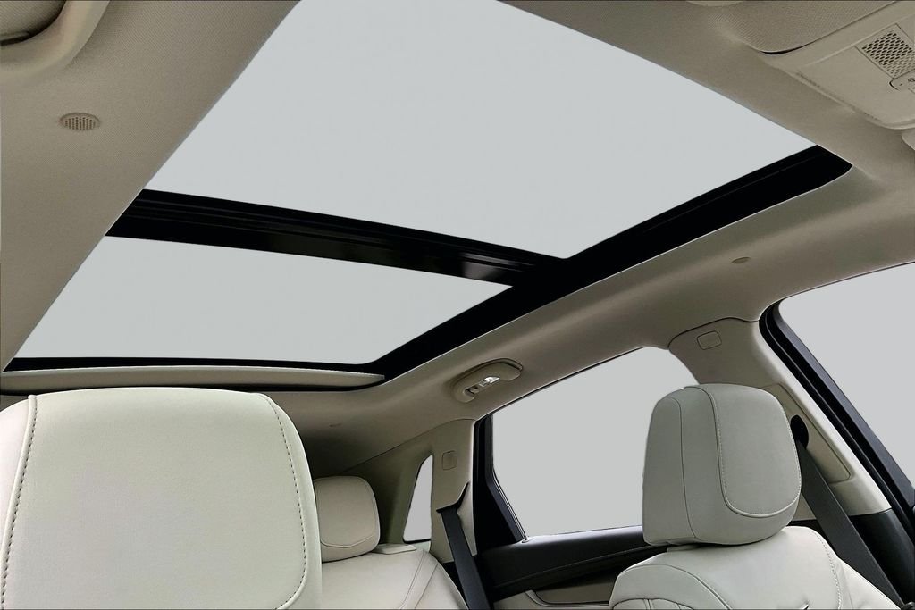 Used 2025 Silver Cadillac Premium Luxury image 17
