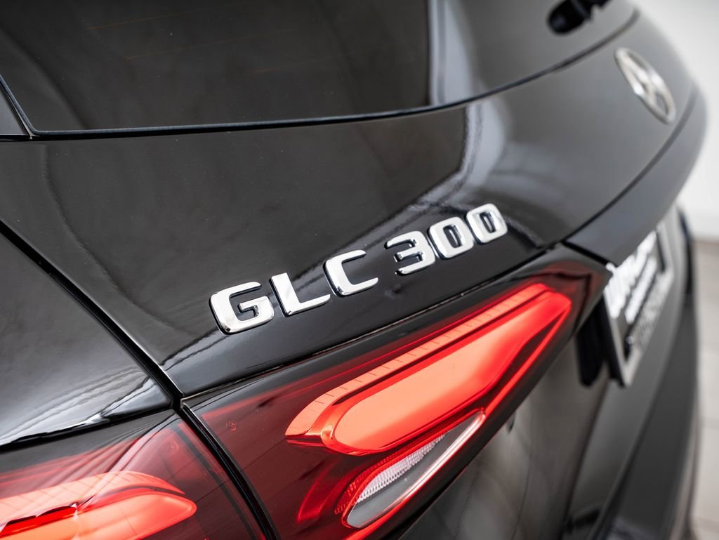 Certified Used 2025 Black Mercedes-Benz GLC 300 image 20