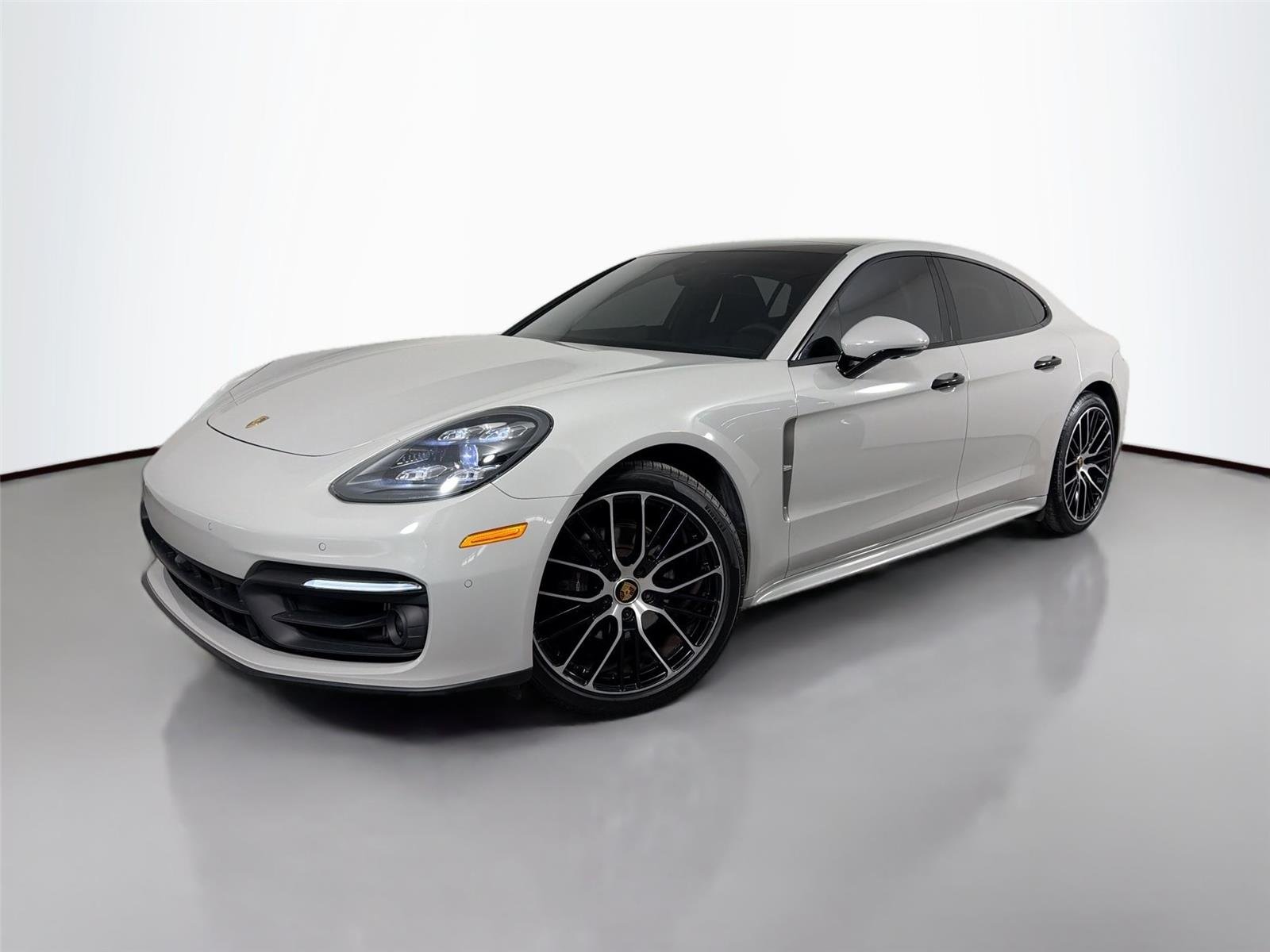 2023 Porsche Panamera 4 Platinum Edition's photo