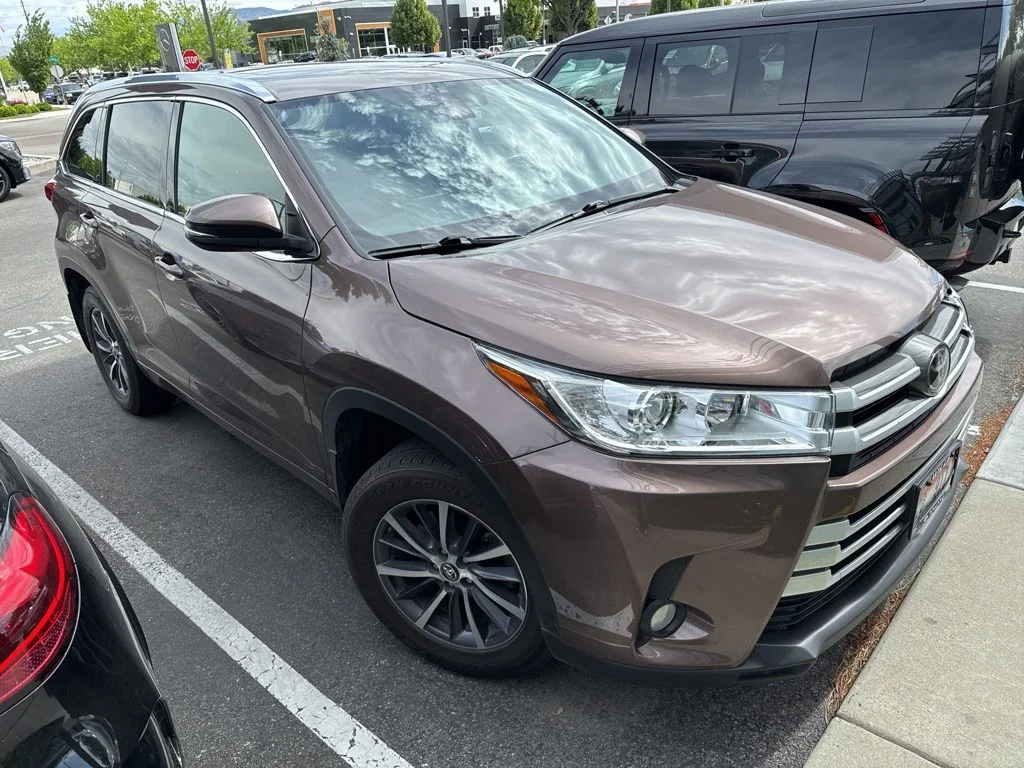 Used 2017 Brown Toyota XLE image 5
