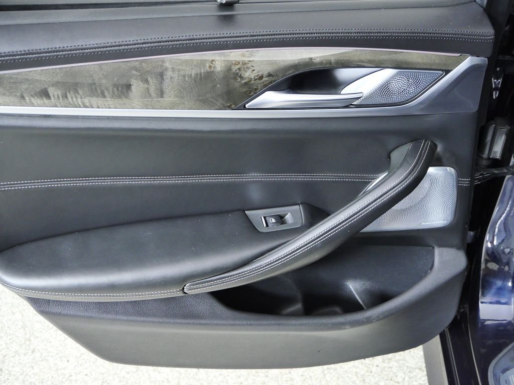 Used 2018 Carbon Black Metallic BMW M550i xDrive image 30