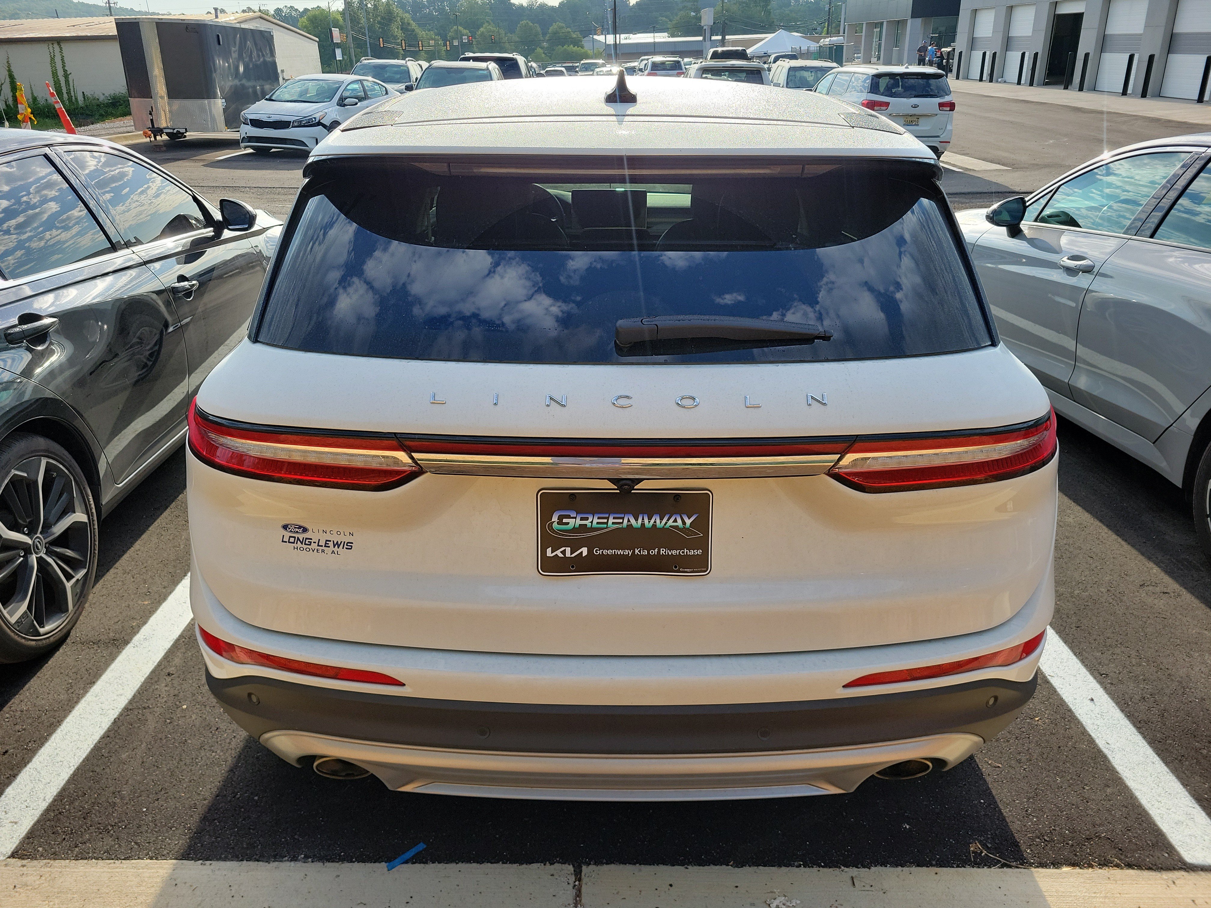 Used 2023 White Metallic Lincoln Standard image 5
